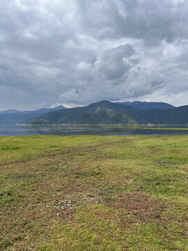 草原湖泊