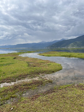 草原湖泊