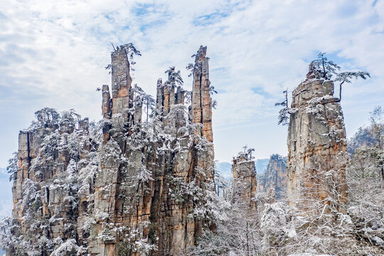 张家界天子山御笔峰雪景