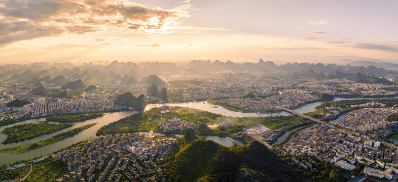 航拍桂林城区夕阳