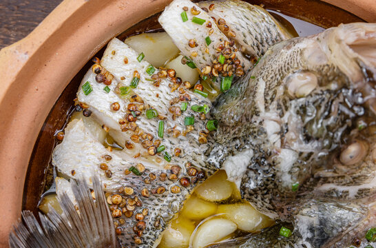 啫啫鱸魚(yú)