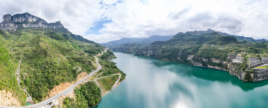 重庆金佛山金山湖全景