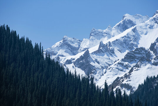 巍巍雪山