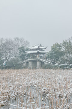 玉带晴虹雪景