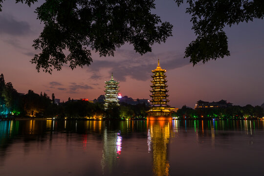 桂林日月双塔夜景