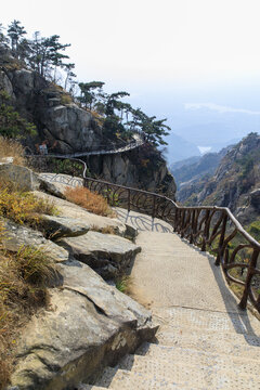 蒙山悬崖栈道