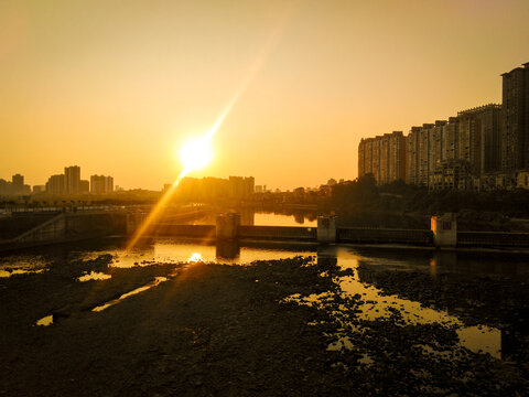 城市水坝夕阳