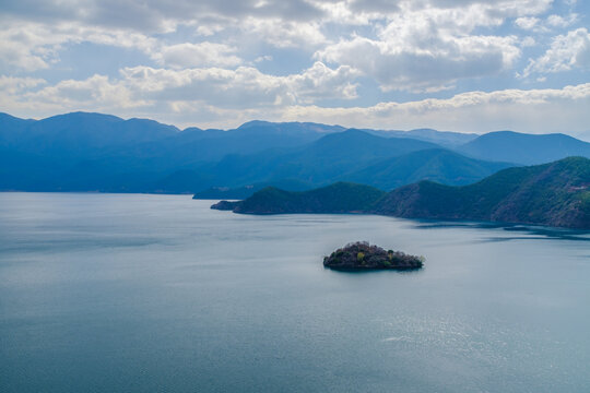 云南泸沽湖景区航拍湖中小岛