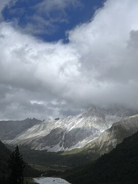 雪山峡谷