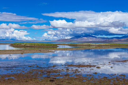 西藏扎日南木措湖泊景色
