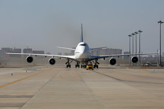 波音747飞机正面