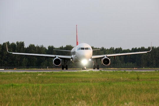 空客321飞机正面