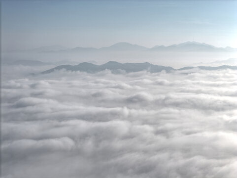 云上山峰