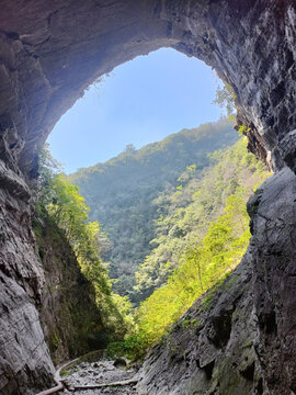 山区溶洞