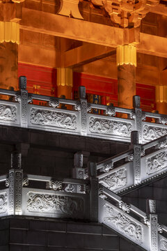 柳州文庙龙纹饰的栏杆和庙宇