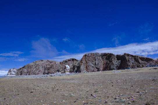 纳木措湖边地质奇观怪石嶙峋