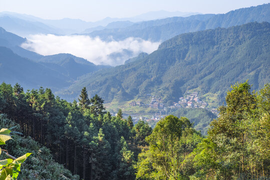 乡村自然山景