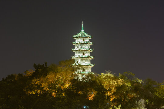 柳州蟠龙塔夜景