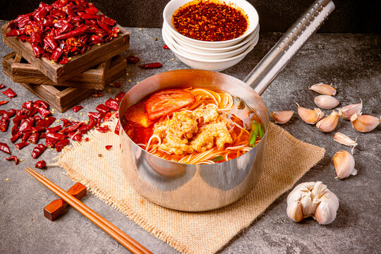 番茄汤酥肉火锅米线
