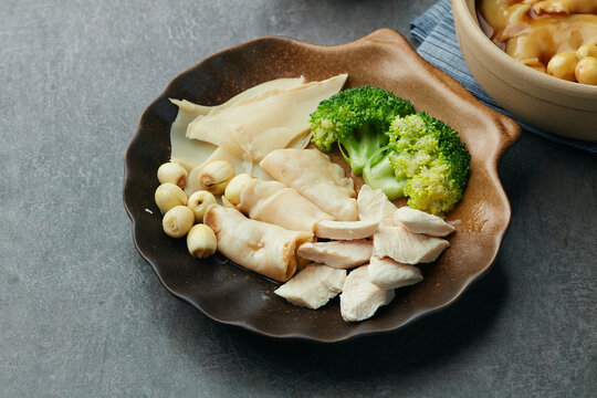 花胶海螺肉鲍汁捞饭