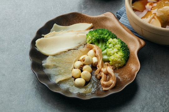 鲍鱼鱼翅鲍汁捞饭