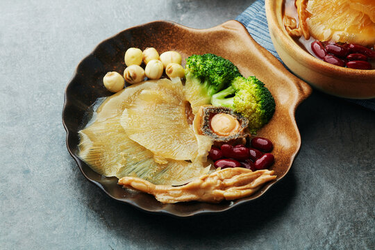 鲍鱼鱼翅鲍汁捞饭