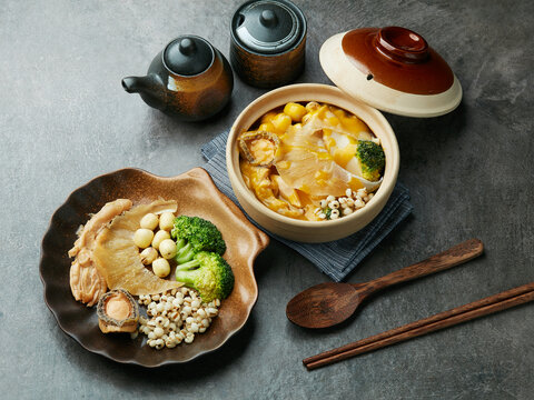 鸭掌花胶鲍鱼金汤捞饭