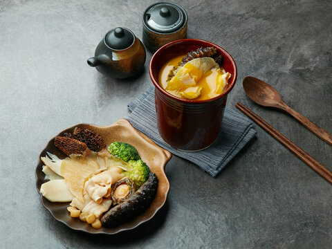 海参鸭掌鱼翅金汤捞饭