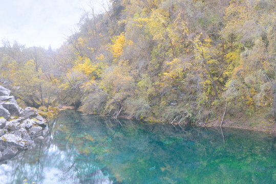 叠溪松坪沟景区五彩池