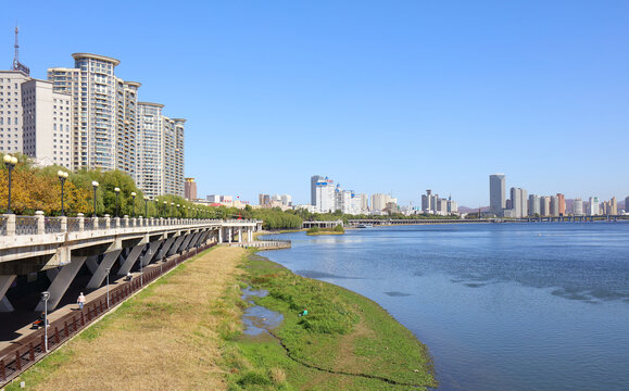 吉林松花江畔