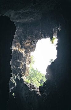 广西桂林平乐县朝天岩山洞洞口