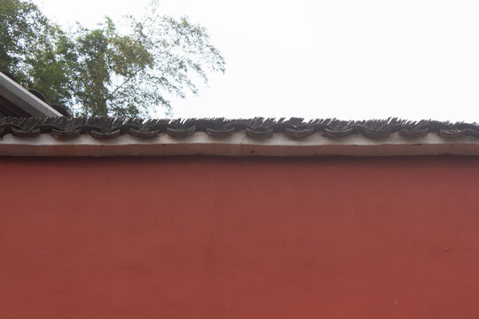 齐云山风景区的红墙和屋檐