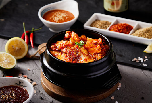 泡菜五花肉拌飯