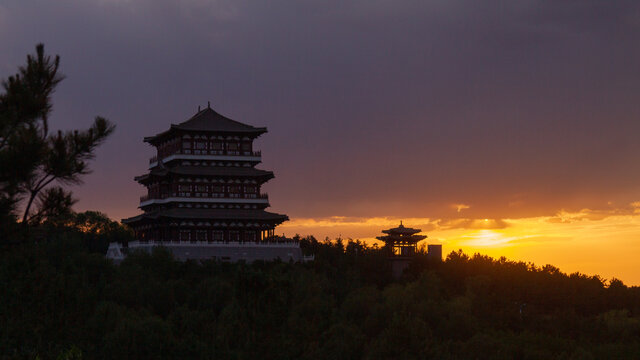 夕阳下的古楼