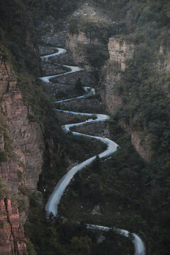 崎岖山路