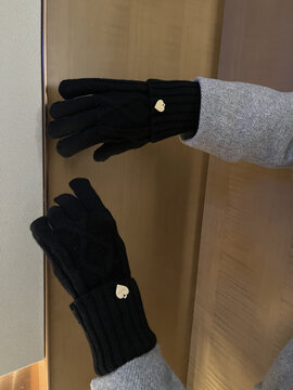 黑色保暖手套