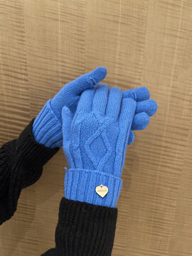 宝蓝色保暖手套