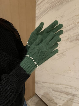 军绿色保暖手套
