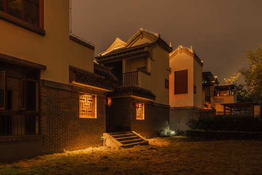 柳州窑埠古镇夜间的中式房屋