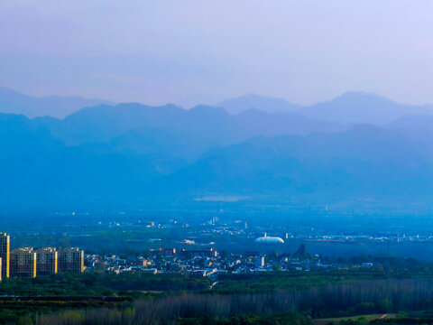 远望秦岭山自然景观