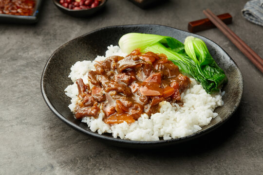 黑椒牛肉饭盖饭