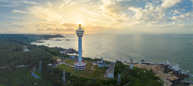 海南文昌木兰湾灯塔夕阳