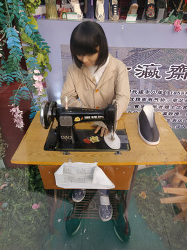 缝纫机做鞋垫场景