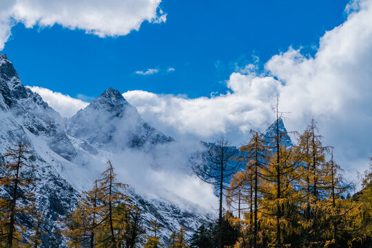 毕棚沟雪山