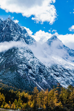 毕棚沟雪山