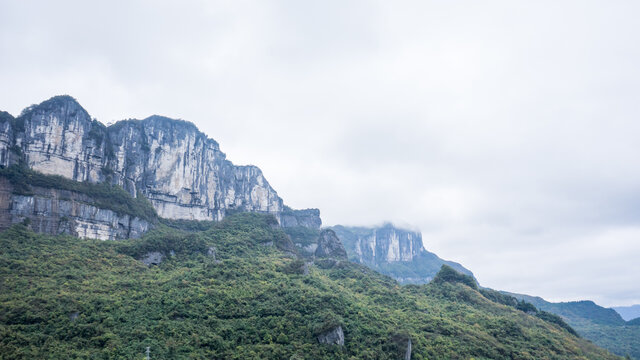 笔直的山崖