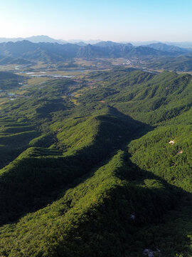 群山连绵