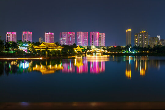 夜色下的九龙湖