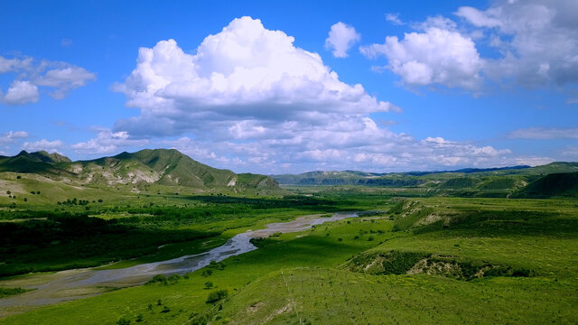 蓝天白云山川河流绿地