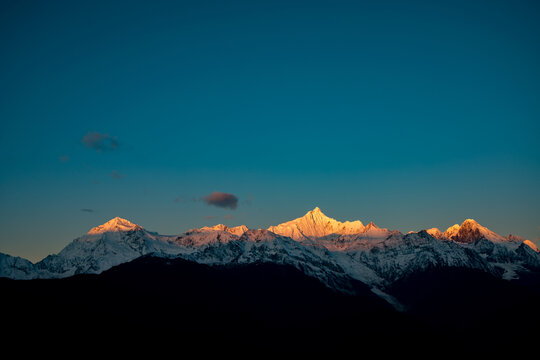 日照金山